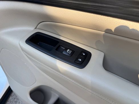 Used 2020 Jeep Grand Cherokee Laredo image 26