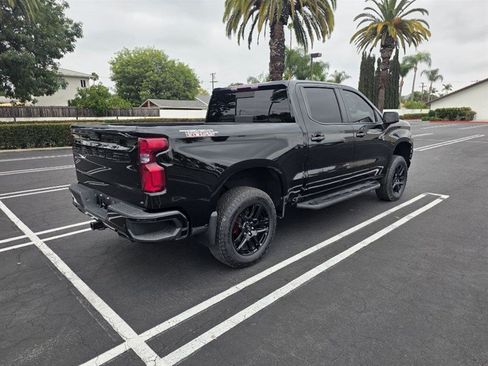Used 2020 Chevrolet Silverado 1500 LT Trail Boss w/ Midnight Edition AWD/4WD image 2
