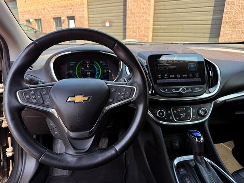 Used 2017 Chevrolet Volt Premier w/ Driver Confidence II Package FWD image 10