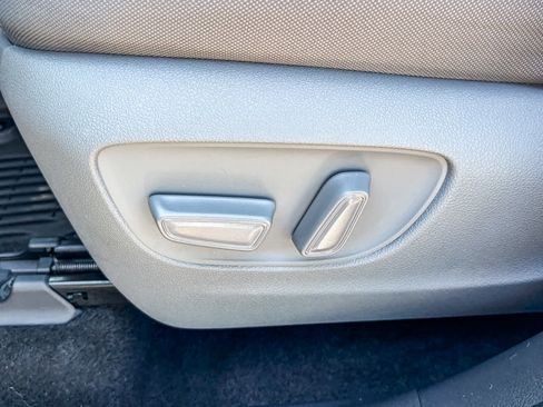 Used 2023 Toyota Highlander L FWD image 21