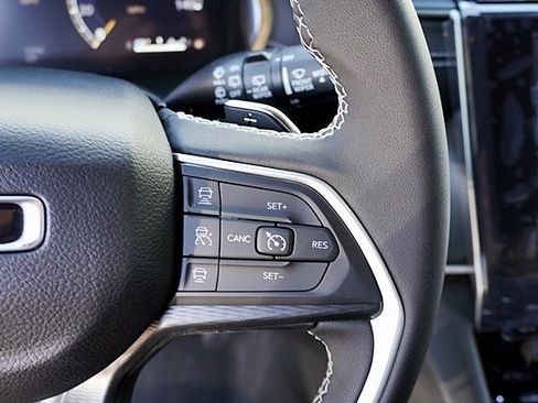 New 2024 Jeep Grand Cherokee Laredo image 40