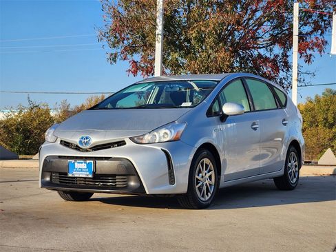 Used 2016 Toyota Prius V Two image 3