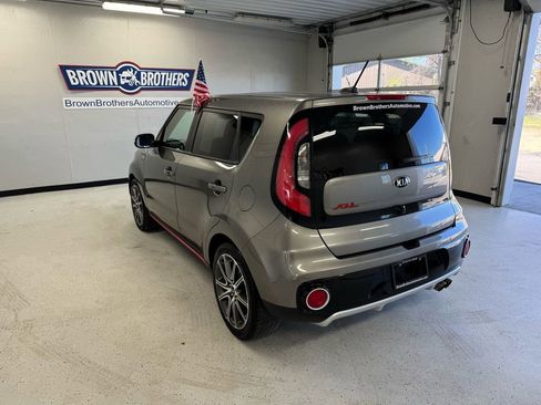 Used 2018 Kia Soul ! w/ Tech Package FWD image 4