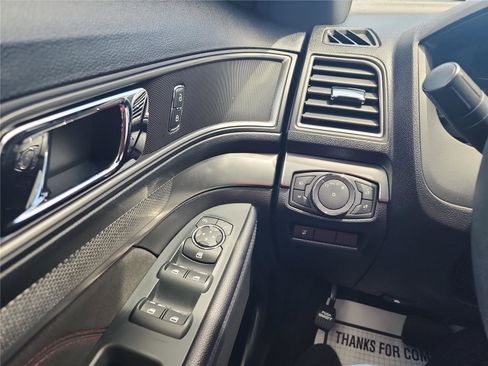 Certified 2018 Ford Explorer XLT w/ Equipment Group 202A image 29