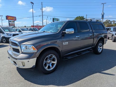 Used 2018 RAM 1500 Laramie w/ Convenience Group AWD/4WD image 8