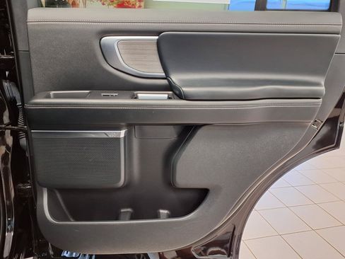 Used 2025 Ford Expedition Platinum AWD/4WD image 13
