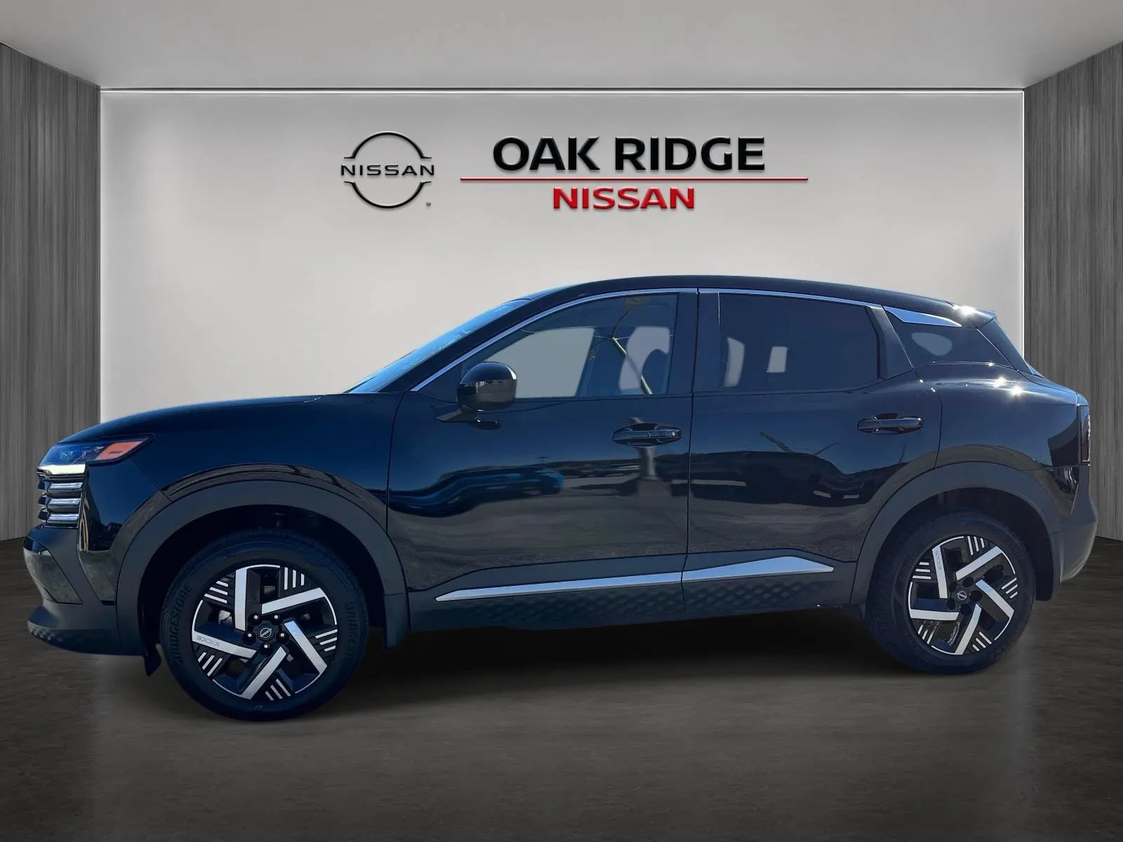 Used 2025 Nissan Kicks SV w/ Illumination Package FWD image 6