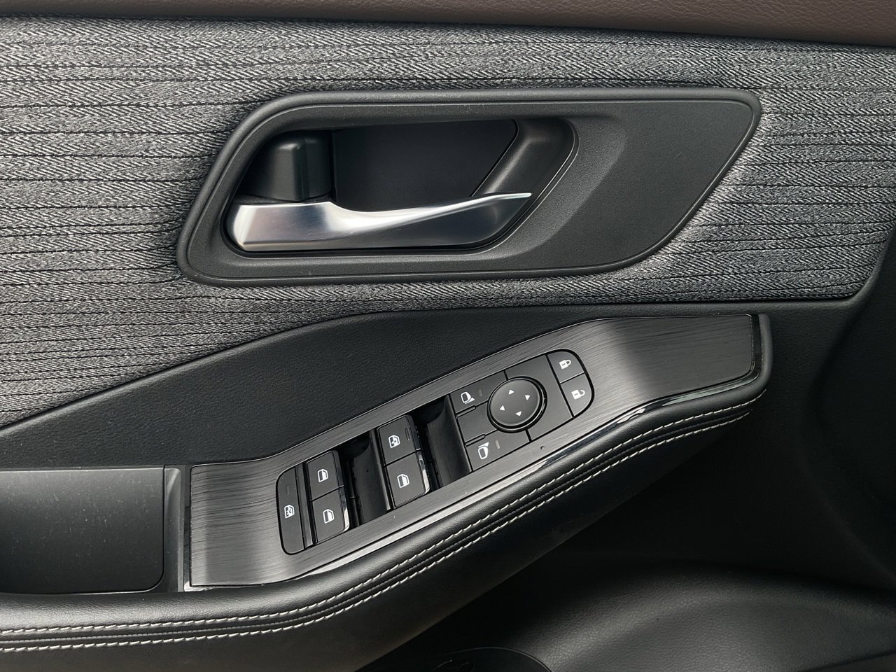Used 2023 Nissan Rogue SV FWD image 18