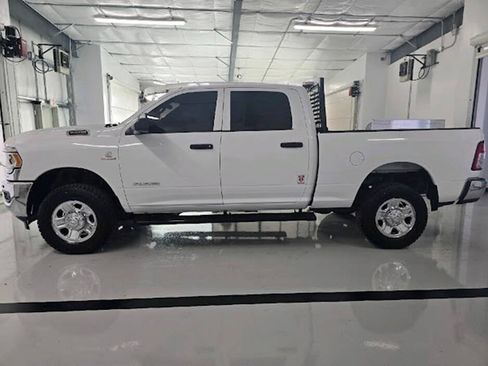 Used 2022 RAM 2500 Tradesman w/ Chrome Appearance Group AWD/4WD image 4