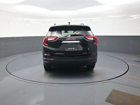 Used 2024 GMC Terrain SLE w/ Driver Convenience Package image 4