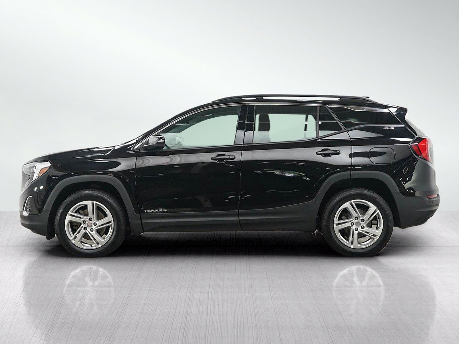 Used 2018 GMC Terrain SLE w/ Driver Convenience Package AWD/4WD image 2