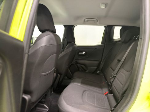 Used 2017 Jeep Renegade Altitude FWD image 16
