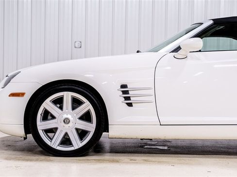Used 2005 Chrysler Crossfire Limited RWD image 3