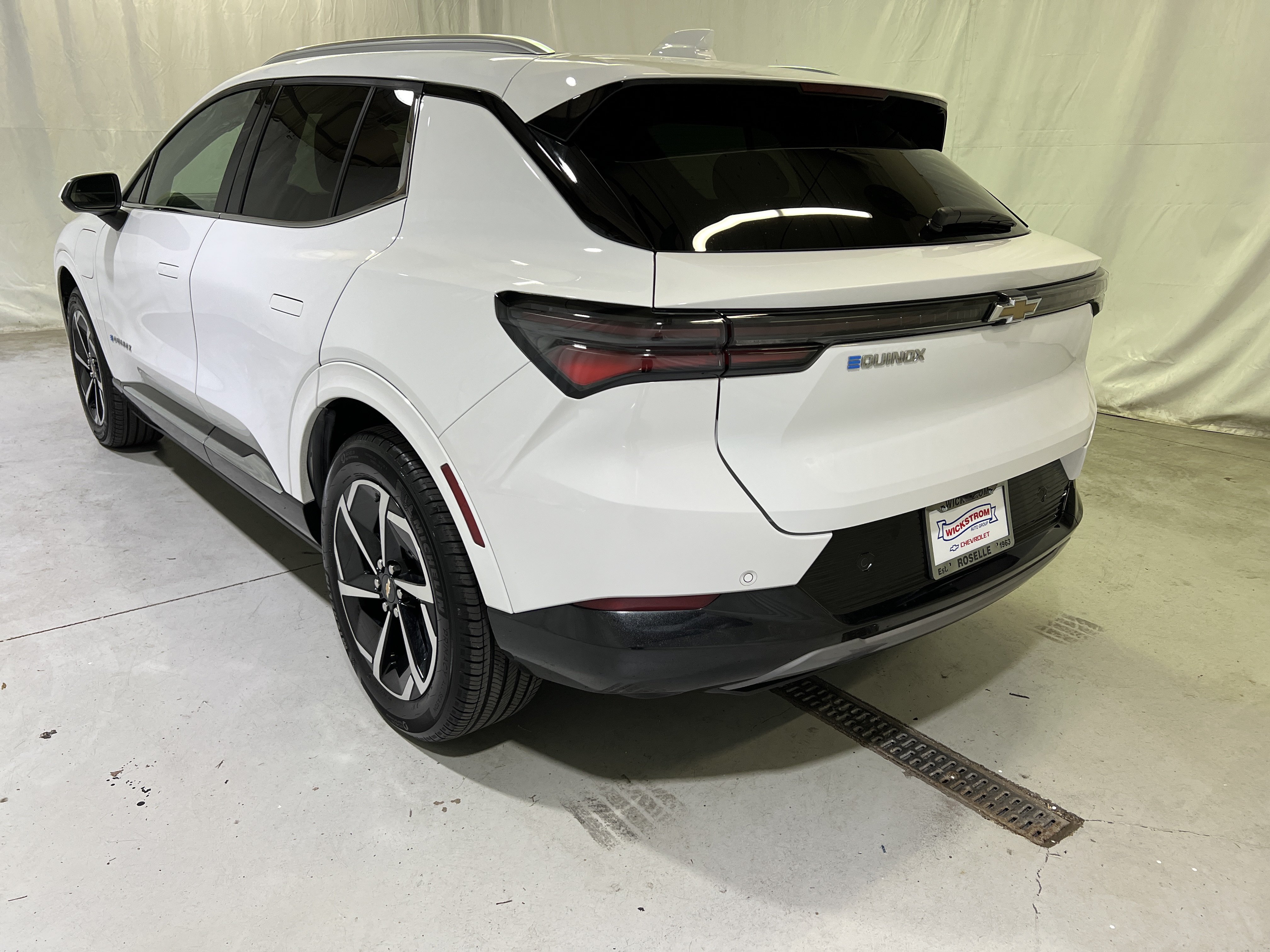 Certified 2024 Chevrolet Equinox EV LT FWD image 8