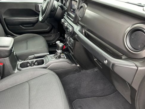 Used 2022 Jeep Gladiator Sport AWD/4WD image 18