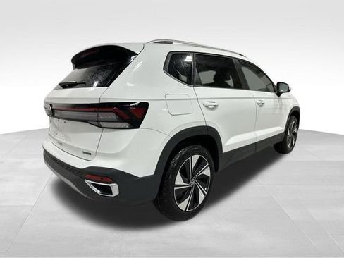 New 2026 Volkswagen Taos SE AWD/4WD image 4