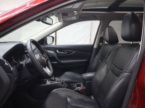 Used 2019 Nissan Rogue SL w/ Premium Package AWD/4WD image 16