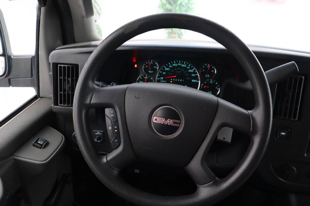 Used 2017 GMC Savana 3500 RWD image 9