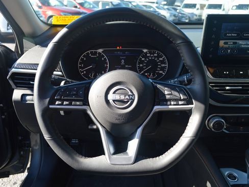 Used 2024 Nissan Altima 2.5 SR w/ SR Premium Package image 5