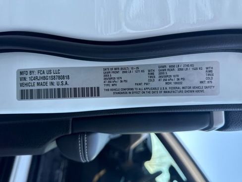 New 2025 Jeep Grand Cherokee Limited image 16