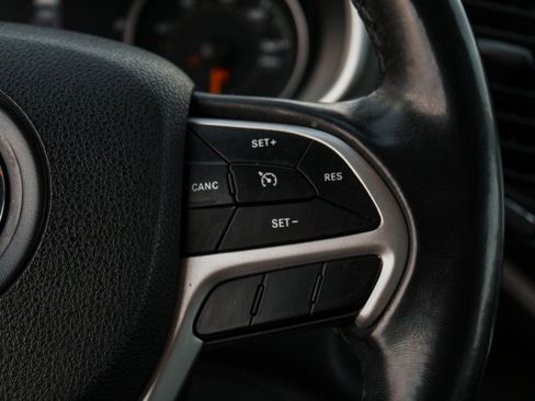 Used 2018 Jeep Cherokee Trailhawk AWD/4WD image 14