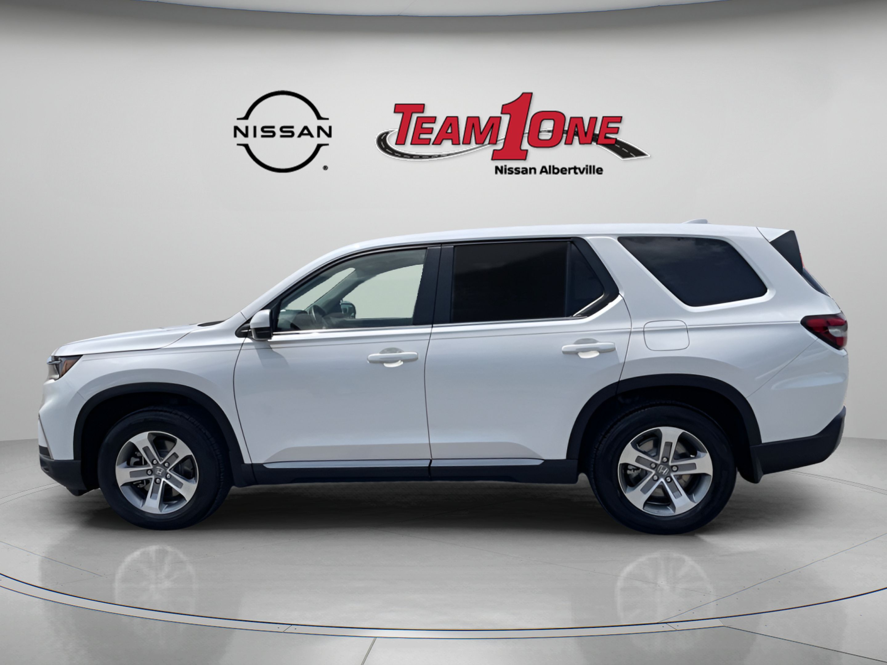 Used 2025 Honda Pilot EX-L image 5
