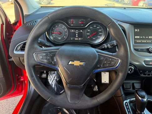 Used 2017 Chevrolet Cruze LT image 19
