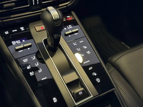 Certified 2026 Porsche Macan AWD/4WD image 19