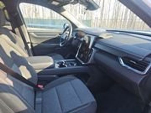 Used 2025 GMC Acadia Elevation image 8