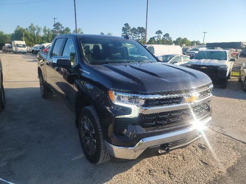 Used 2023 Chevrolet Silverado 1500 LT AWD/4WD image 2
