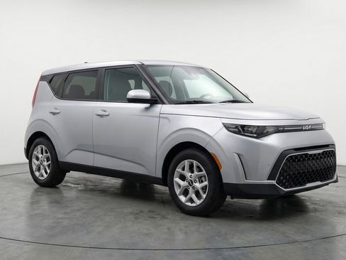 Used 2025 Kia Soul LX w/ LX Technology Package FWD image 1
