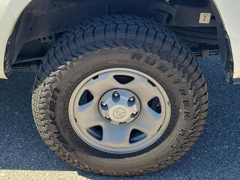 Used 2020 Toyota Tacoma SR w/ SR Convenience Package image 10