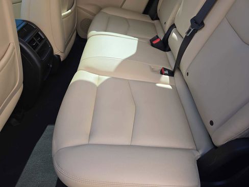 Used 2017 Cadillac XT5 FWD image 12