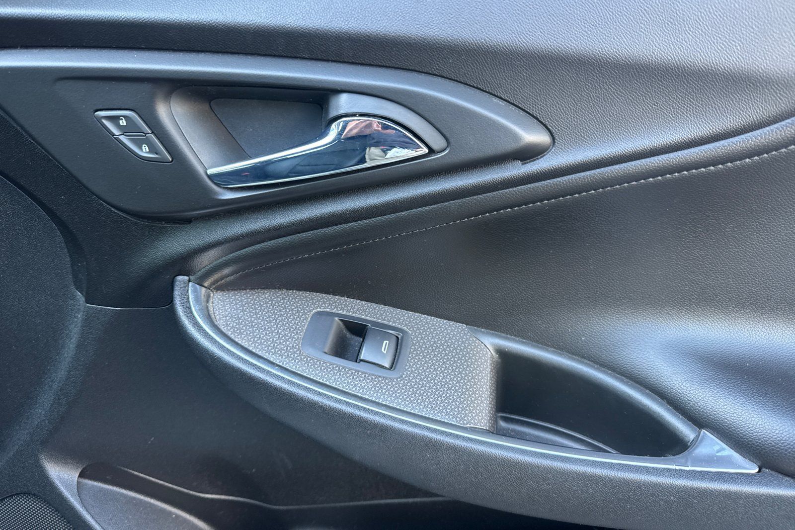 Used 2018 Chevrolet Malibu LT w/ Leather Package FWD image 21