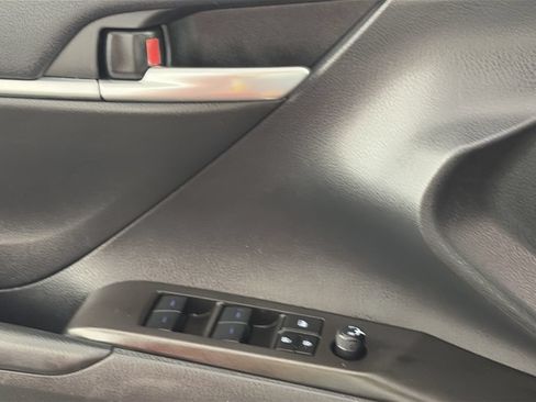 Used 2023 Toyota Camry SE FWD image 17