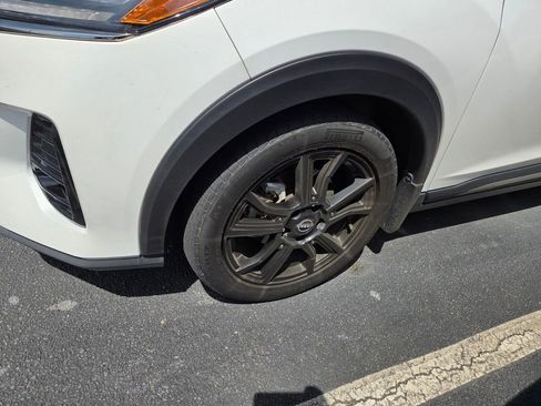 Used 2023 Nissan Kicks SR FWD image 4