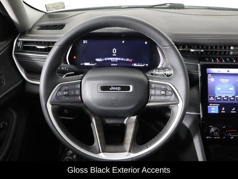 Used 2023 Jeep Grand Cherokee Limited w/ Black Appearance Package image 7