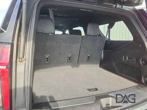 Used 2023 Chevrolet Suburban Premier image 25