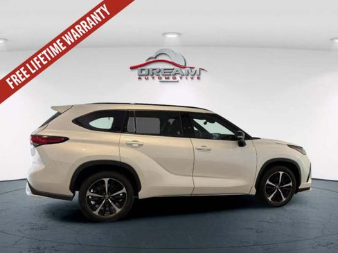 Used 2021 Toyota Highlander XSE FWD image 26