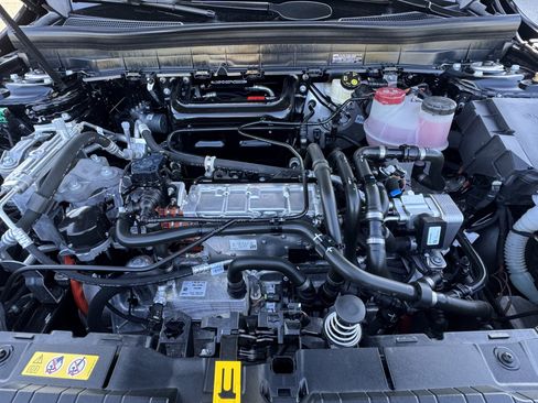 Used 2023 Mercedes-Benz EQB 300 4MATIC image 32