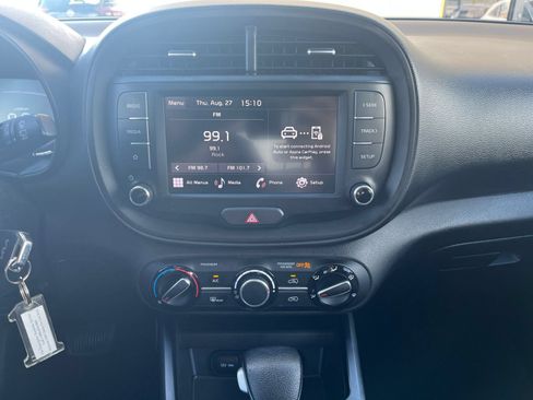 Used 2025 Kia Soul LX w/ LX Technology Package FWD image 14