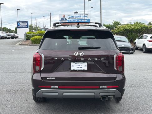 Used 2023 Hyundai Palisade Limited FWD image 6