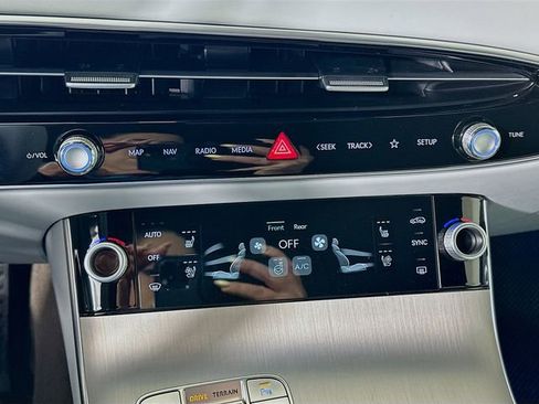New 2026 Genesis GV70 2.5T Advanced AWD/4WD image 14