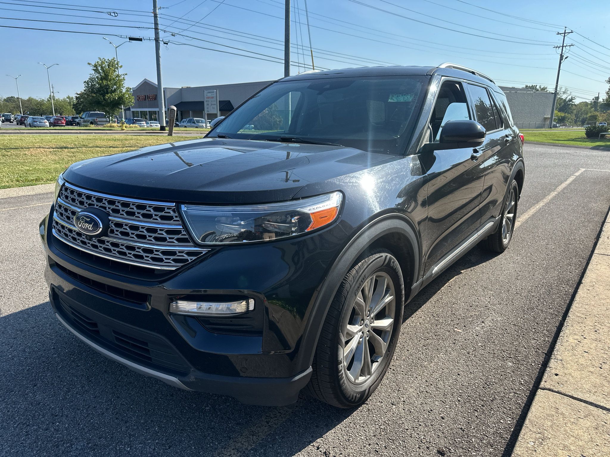 Used 2023 Ford Explorer Limited w/ Equipment Group 301A RWD image 8