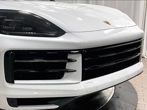 Used 2024 Porsche Cayenne S image 33
