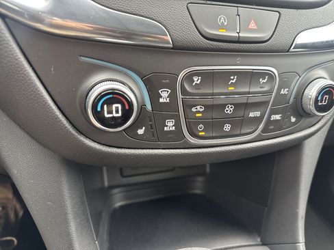 Used 2024 Chevrolet Equinox LT image 28