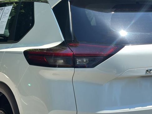 Used 2022 Nissan Rogue SV AWD/4WD image 25