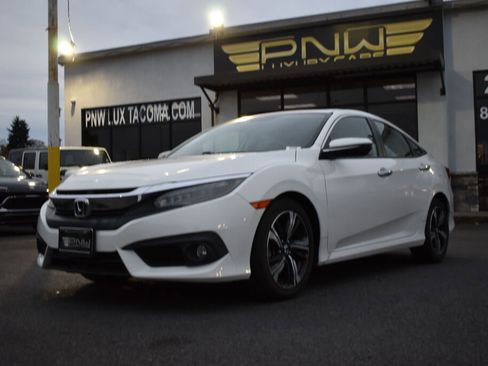 Used 2017 Honda Civic Touring image 5
