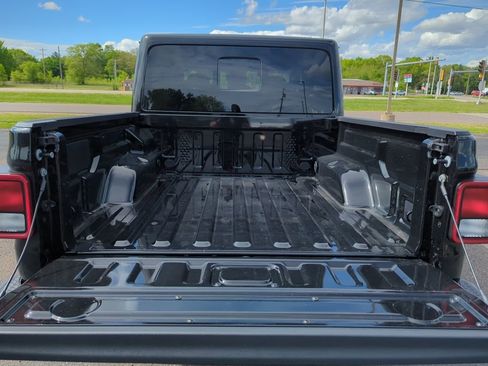 New 2025 Jeep Gladiator Sport image 11