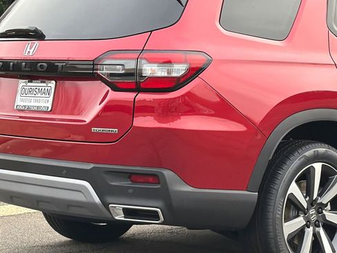 New 2025 Honda Pilot Touring image 6